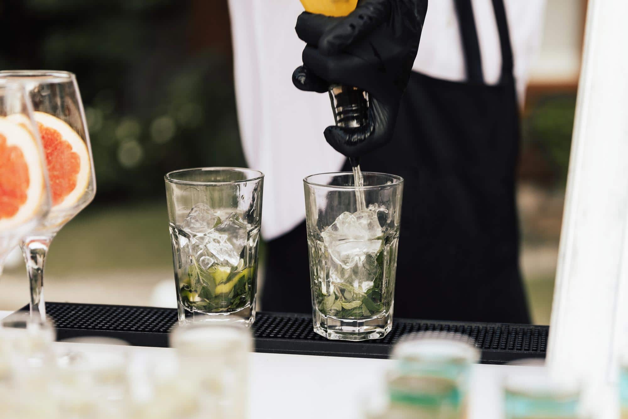guide to hire a bartender for a wedding